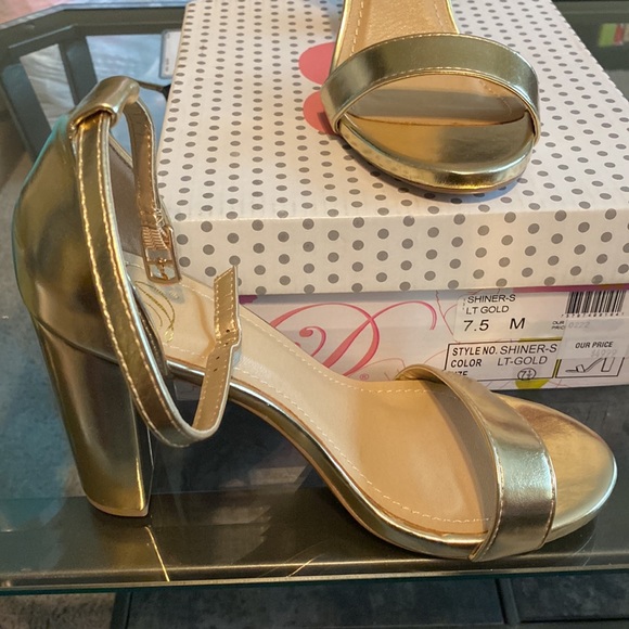 Gold heels - Picture 2 of 4